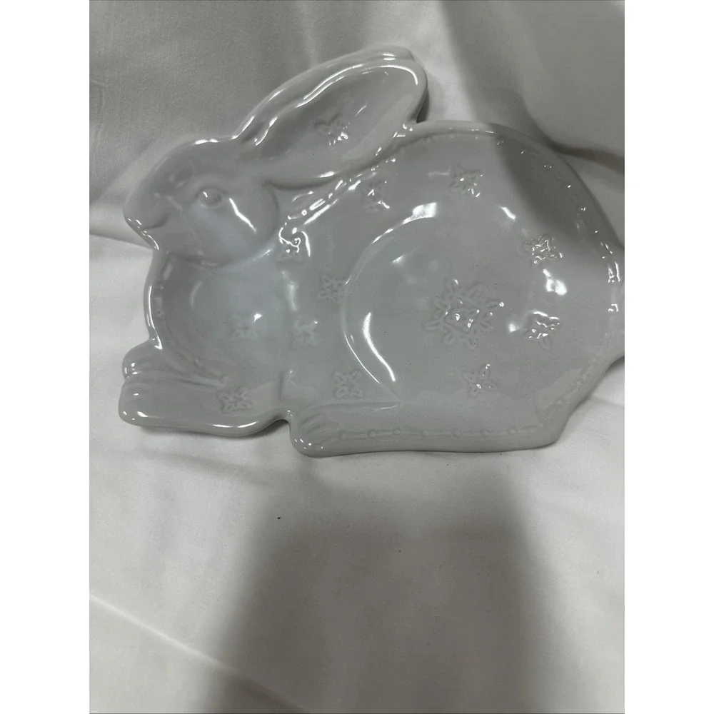 Pottery Barn White Bunny Plate‎ Pre Owned (2)